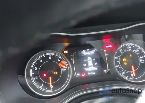 2019 Jeep Cherokee Latitude 4X4 z USA, uszkodzony, nr VIN 1C4PJMCB1KD269314